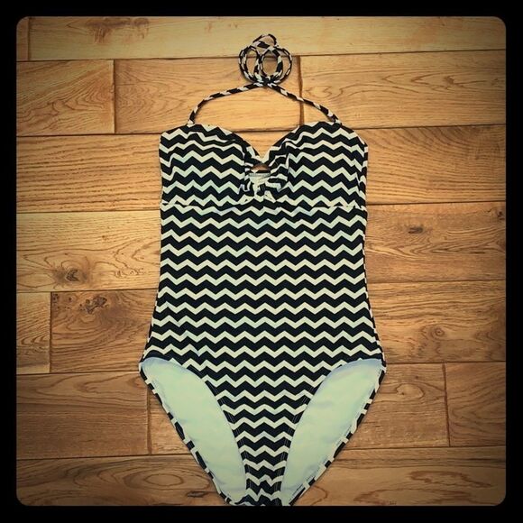 Old Navy one piece striped swimsuit. Size medium - Picture 1 of 6